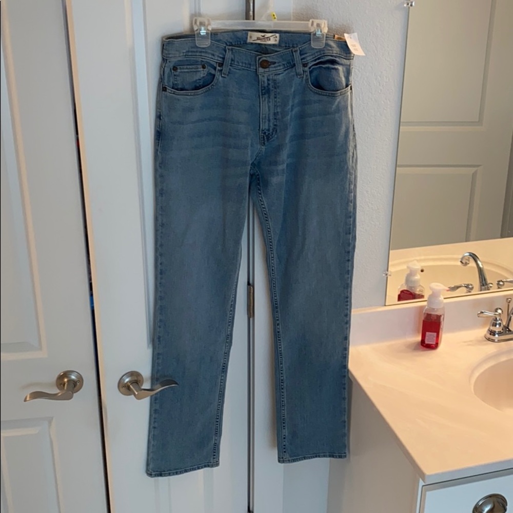 Never worn— men’s slim straight epic flex jeans